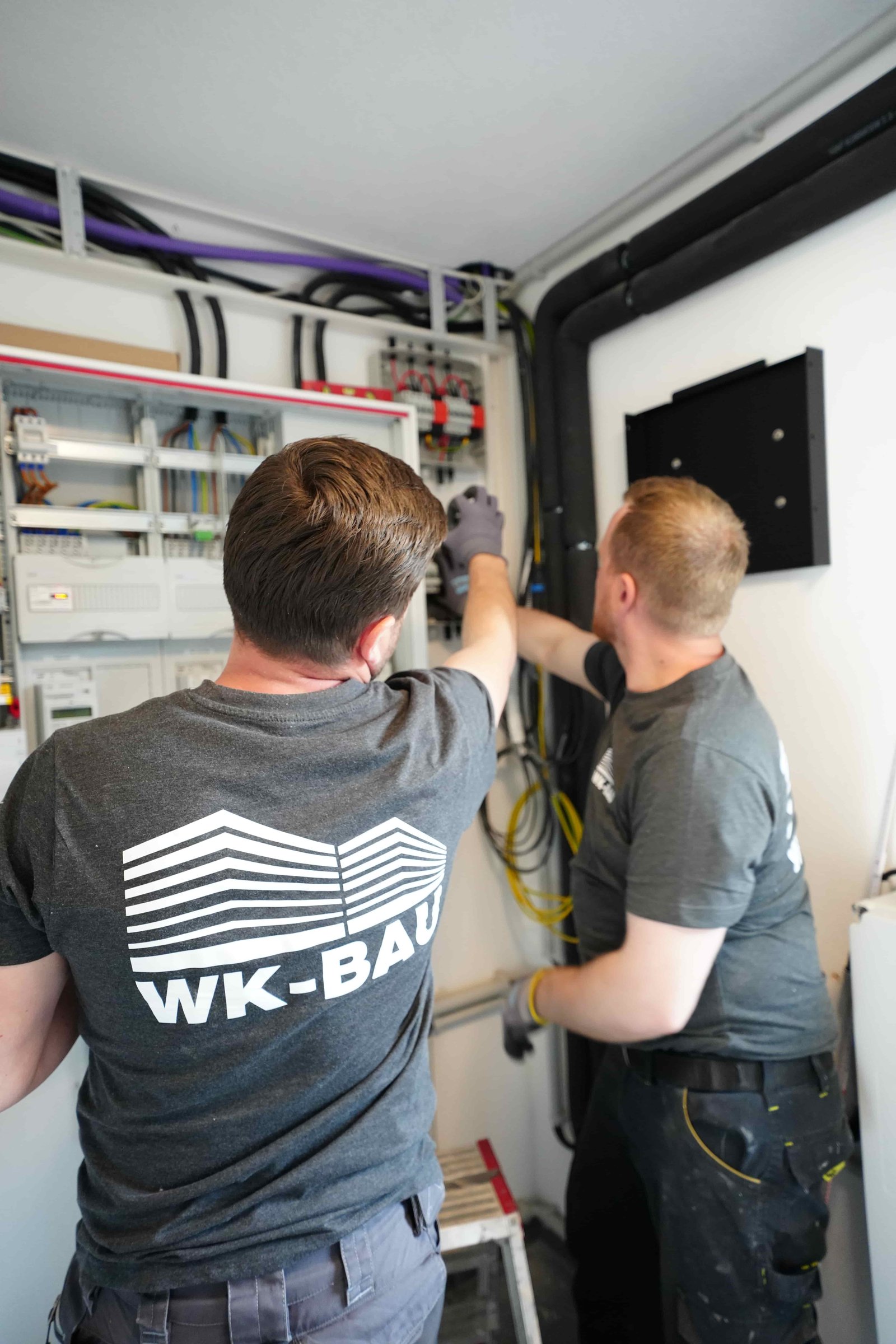Klassen-Bau Handwerker bei der Arbeit